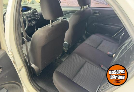 Autos - Toyota Etios 2023 GNC 180000Km - En Venta