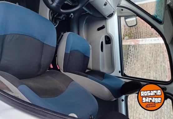 Utilitarios - Renault Kangoo 1.6 16v furgon 2012 Nafta 168000Km - En Venta