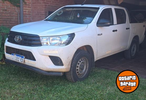 Camionetas - Toyota Hilux dx 4x4 2023 Diesel 145000Km - En Venta