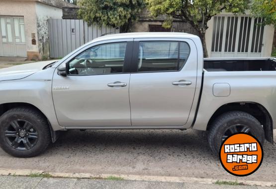 Camionetas - Toyota Hilux SR dc 2.4 2024 Diesel 10000Km - En Venta