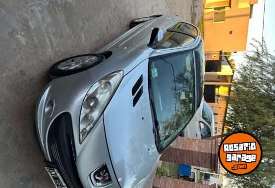 Autos - Peugeot 207 2010 Nafta 153000Km - En Venta