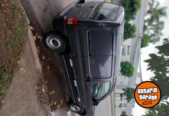 Utilitarios - Peugeot Berlingo 2014 Nafta 200000Km - En Venta