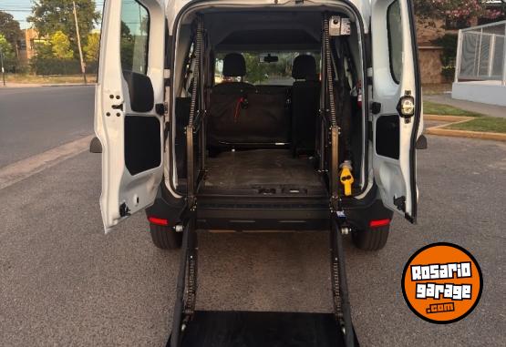 Utilitarios - Renault Kangoo adaptada 2025 GNC 46500Km - En Venta