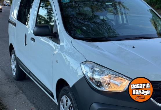 Utilitarios - Renault Kangoo adaptada 2025 GNC 46500Km - En Venta