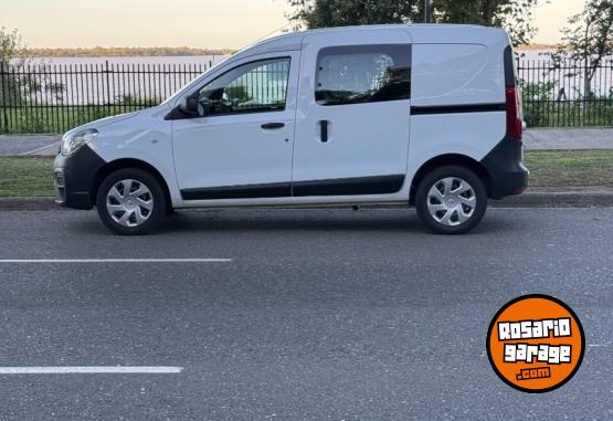 Utilitarios - Renault Kangoo adaptada 2025 GNC 46500Km - En Venta