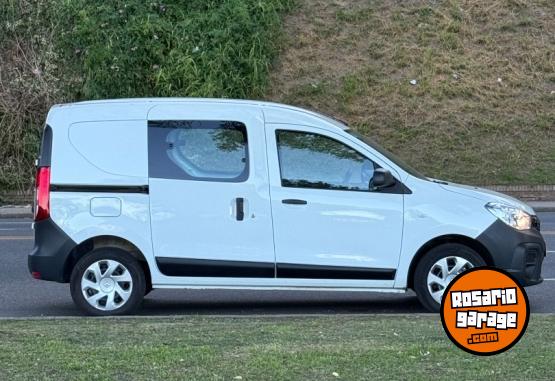 Utilitarios - Renault Kangoo adaptada 2025 GNC 46500Km - En Venta