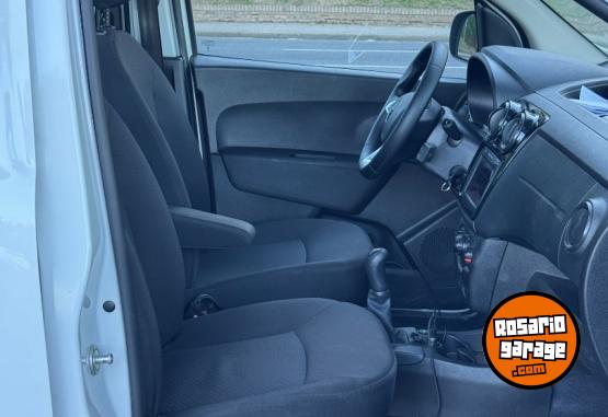 Utilitarios - Renault Kangoo adaptada 2025 GNC 46500Km - En Venta