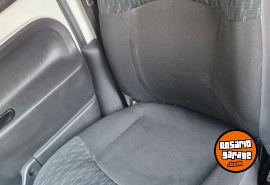 Utilitarios - Renault Kangoo 2015 GNC 163000Km - En Venta