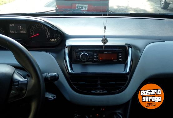 Autos - Peugeot 208 2014 Nafta 120000Km - En Venta