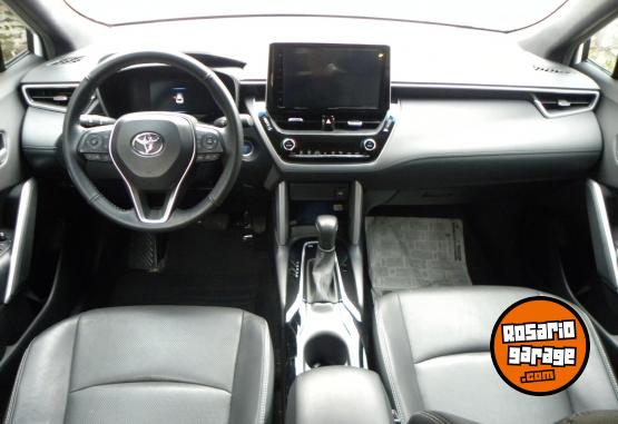 Autos - Toyota Corolla Cross SEG Hibr. 2022 Electrico / Hibrido 16900Km - En Venta