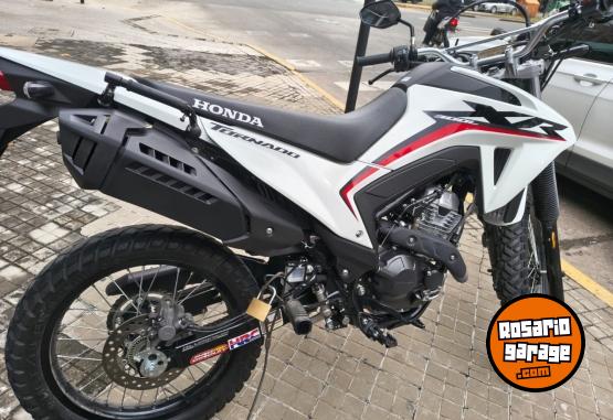 Motos - Honda XR300 TORNADO 2025 Nafta 7000Km - En Venta