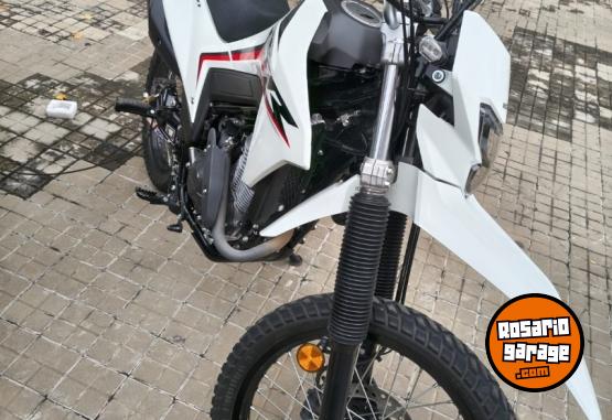 Motos - Honda XR300 TORNADO 2025 Nafta 7000Km - En Venta