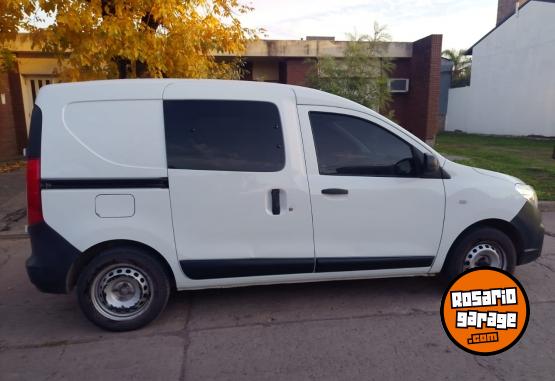Utilitarios - Renault Kangoo 2020 Nafta 87000Km - En Venta