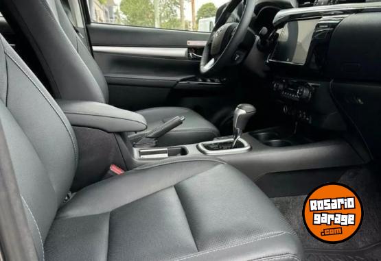 Camionetas - Toyota Hilux SRX 4x4 AT (L24) 2024 Diesel 19000Km - En Venta