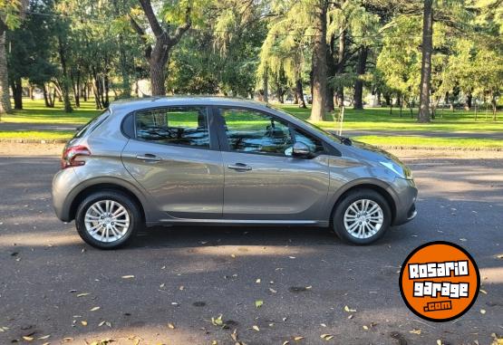 Autos - Peugeot 208 ALLURE 2017 Nafta 50000Km - En Venta