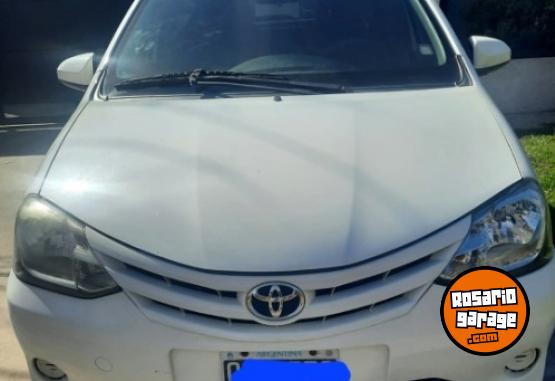Autos - Toyota Etios X 2015 Nafta 150000Km - En Venta