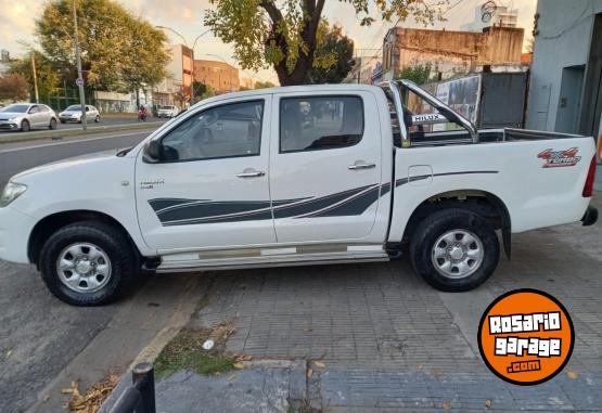 Camionetas - Toyota HILUX DX 4X4 2011 Diesel 230000Km - En Venta