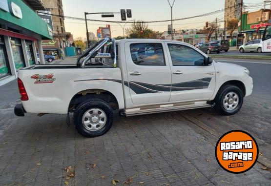 Camionetas - Toyota HILUX DX 4X4 2011 Diesel 230000Km - En Venta