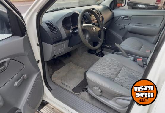 Camionetas - Toyota HILUX DX 4X4 2011 Diesel 230000Km - En Venta