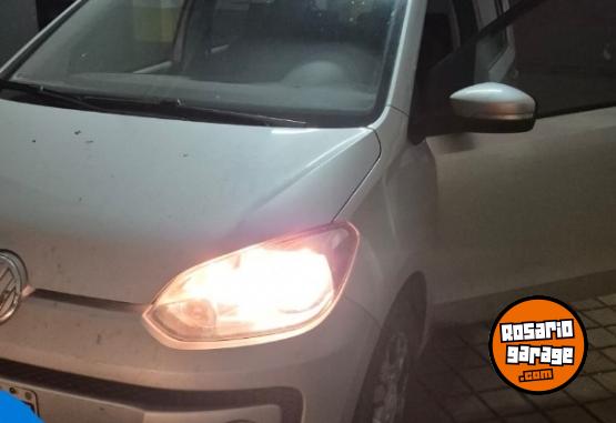 Autos - Volkswagen 2015 UP high 2015 Nafta 121500Km - En Venta