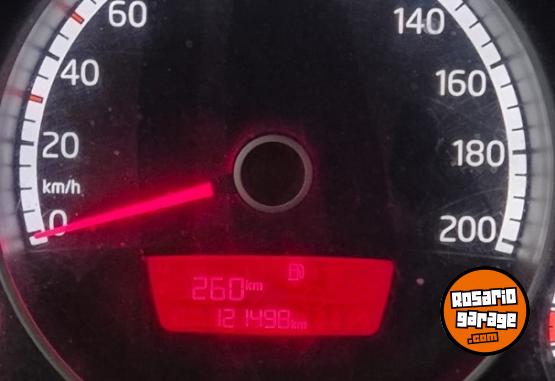 Autos - Volkswagen 2015 UP high 2015 Nafta 121500Km - En Venta