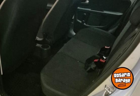 Autos - Volkswagen 2015 UP high 2015 Nafta 121500Km - En Venta