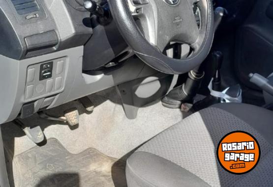 Camionetas - Toyota hilux 4x4 2015 Diesel 230000Km - En Venta