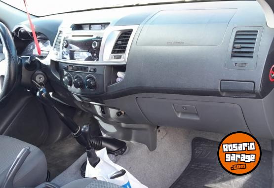 Camionetas - Toyota hilux 4x4 2015 Diesel 230000Km - En Venta