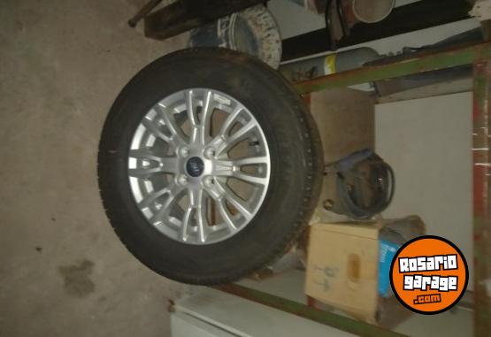 Accesorios para Autos - Llanta y cubierta Goodyear Wrangler 205 65 15 - En Venta