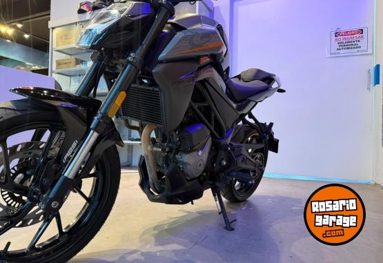 Motos - CF 300NK 2023 Nafta 15700Km - En Venta