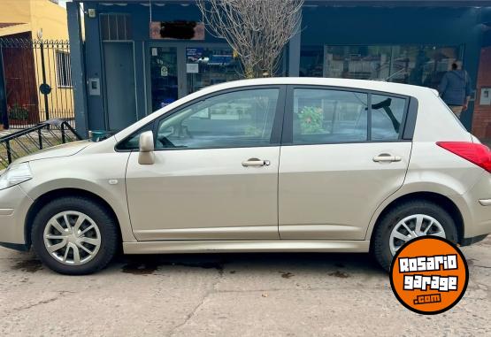 Autos - Nissan TIIDA VISIA 2010 Nafta 186000Km - En Venta