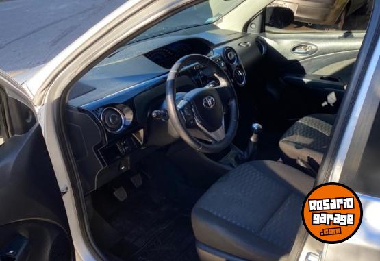 Autos - Toyota Etios Xls 2016 Nafta 60000Km - En Venta