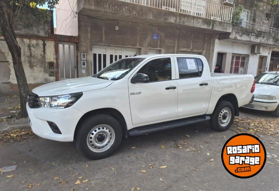 Camionetas - Toyota Hilux DX DC 4x2 2024 Diesel 25000Km - En Venta