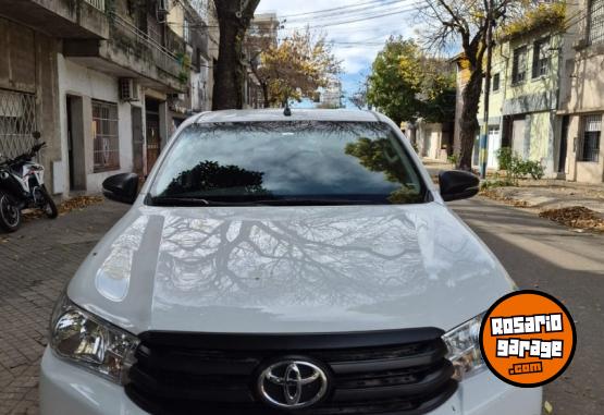 Camionetas - Toyota Hilux DX DC 4x2 2024 Diesel 25000Km - En Venta