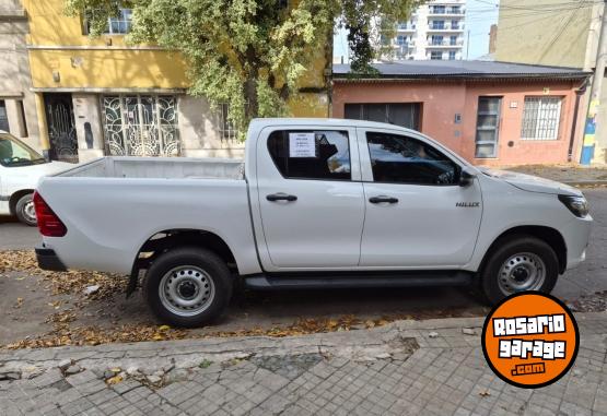 Camionetas - Toyota Hilux DX DC 4x2 2024 Diesel 25000Km - En Venta