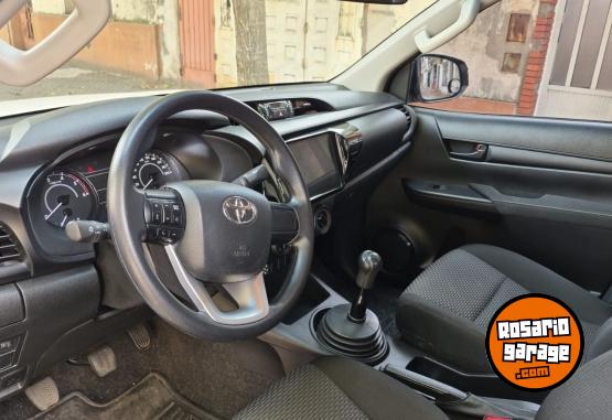 Camionetas - Toyota Hilux DX DC 4x2 2024 Diesel 25000Km - En Venta