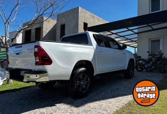 Camionetas - Toyota Hilux SRV 4x2 AT 2.8 CD 2025 Diesel 29000Km - En Venta
