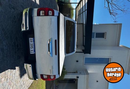 Camionetas - Toyota Hilux SRV 4x2 AT 2.8 CD 2025 Diesel 29000Km - En Venta