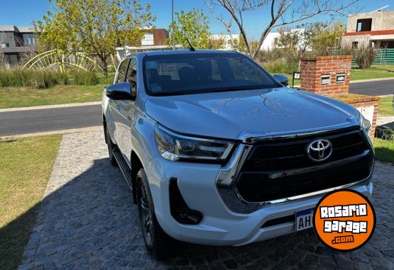Camionetas - Toyota Hilux SRV 4x2 AT 2.8 CD 2025 Diesel 29000Km - En Venta