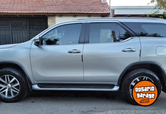 Camionetas - Toyota SW4 SRX AUT. 2017 Diesel 137900Km - En Venta