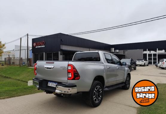 Camionetas - Toyota Hilux DC SRX 2.8 TDI AT 2021 Diesel 64000Km - En Venta