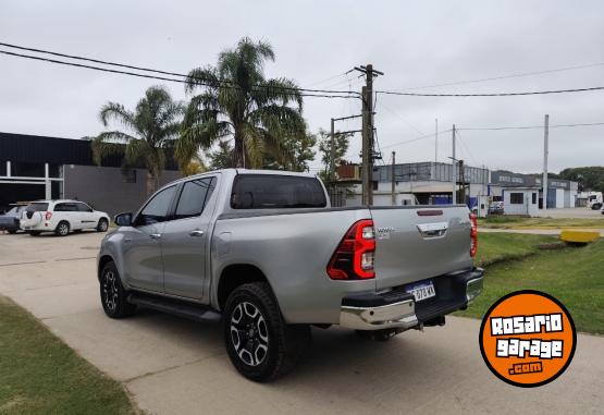 Camionetas - Toyota Hilux DC SRX 2.8 TDI AT 2021 Diesel 64000Km - En Venta