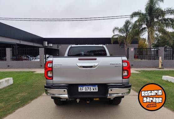 Camionetas - Toyota Hilux DC SRX 2.8 TDI AT 2021 Diesel 64000Km - En Venta
