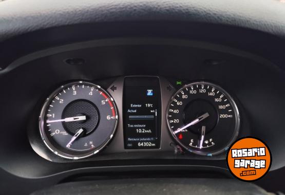 Camionetas - Toyota Hilux DC SRX 2.8 TDI AT 2021 Diesel 64000Km - En Venta