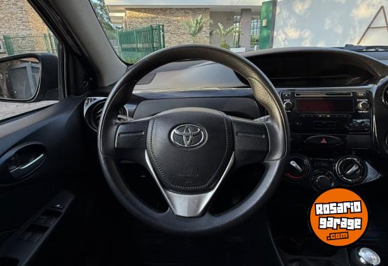 Autos - Toyota ETIOS X 2021 Nafta 80000Km - En Venta