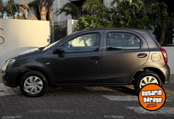 Autos - Toyota ETIOS X 2021 Nafta 80000Km - En Venta