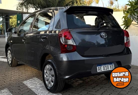Autos - Toyota ETIOS X 2021 Nafta 80000Km - En Venta