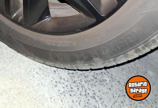 Accesorios para Autos - Cubiertas en excelente estado - En Venta