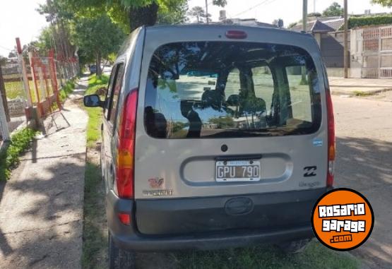Camionetas - Renault Kangoo puerta lateral bas 2007 Nafta 200Km - En Venta