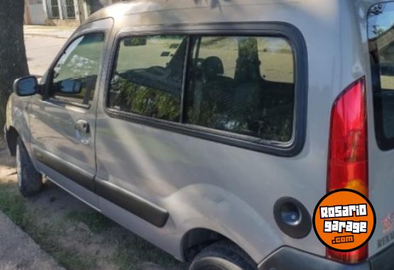 Camionetas - Renault Kangoo puerta lateral bas 2007 Nafta 200Km - En Venta